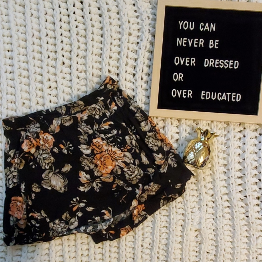 Black floral lightweight skort